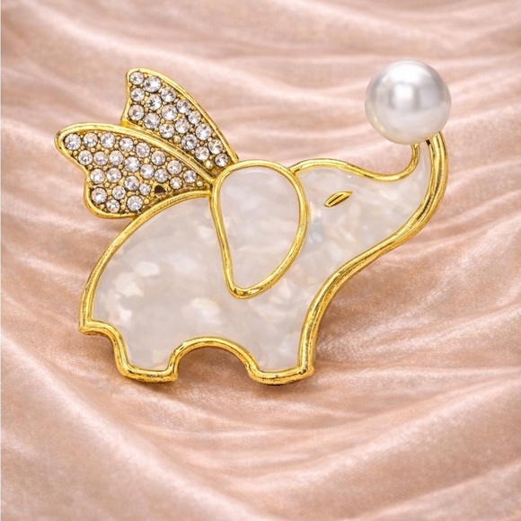 Royal Elephant Crown Pearls Cubic Zircon Animal 925 sterling  Ivory Pearl Winged Gold Elephant Brooch